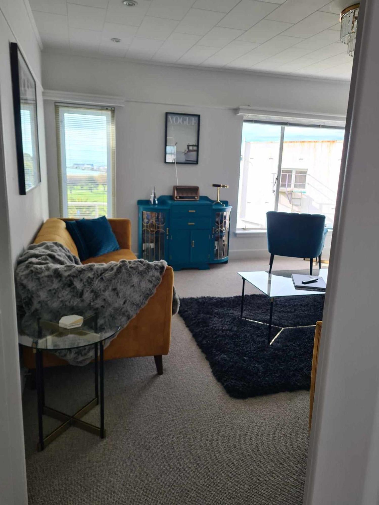 Art Deco Beauty On The Bay Hill Appartement Timaru Buitenkant foto